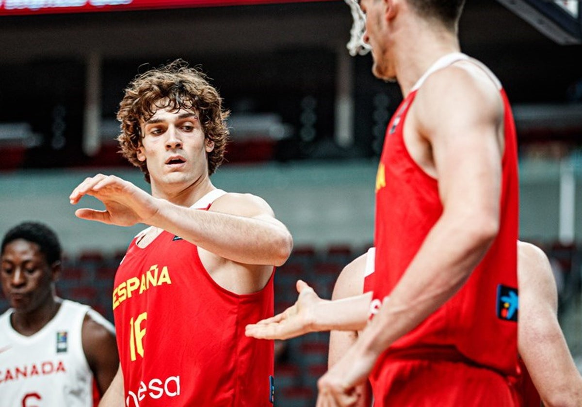 Rubén López de la Torre, jugando con la selección española