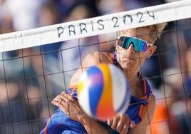 El partido de voley playa que remata la conciencia