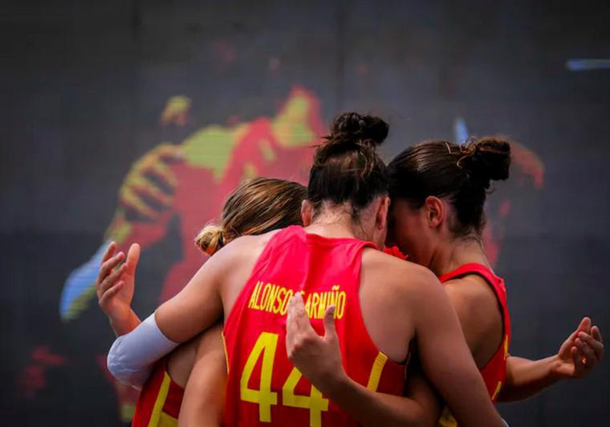 Gracia Alonso de Armiño, Juana Camilion, Vega Gimeno y Sandra Ygueravide, componentes de la selección española de baloncesto 3x3