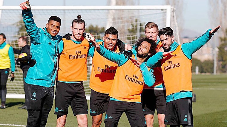 Moha (izquierda) en su su etapa en el Madrid junto a Bale, Casemiro, Marcelo, Kroos e Isco