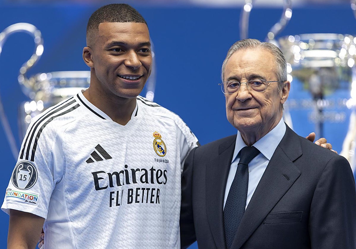 Mbappé y Florentino Pérez, durante la presentación del francés como jugador del Real Madrid