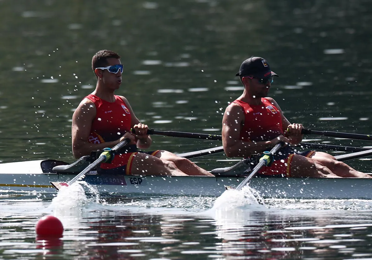 Aleix García y Rodrigo Conde, durante su regata