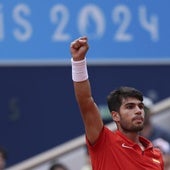 Alcaraz se salva de un lío ante Paul para entrar en la pelea por las medallas