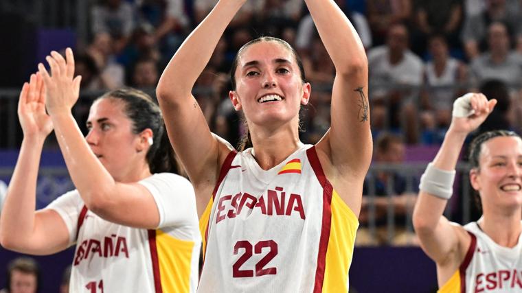 Juana Camilion, la benjamina del 3x3 español que se estrenó con una plata europea en 2023