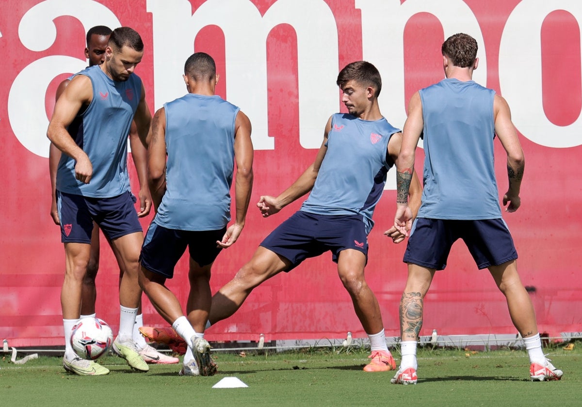 Kike Salas, en un entrenamiento de esta semana del Sevilla FC