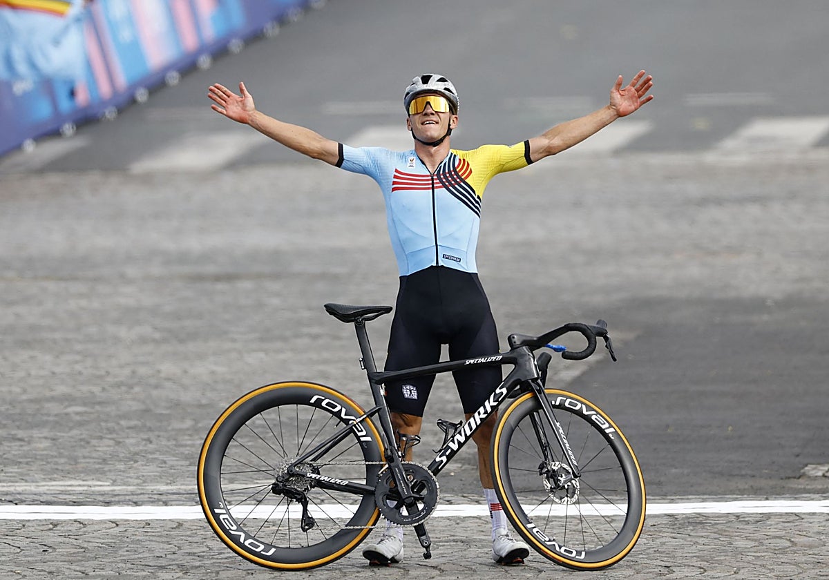 Evenepoel, tras conquistar el oro en ciclismo en ruta