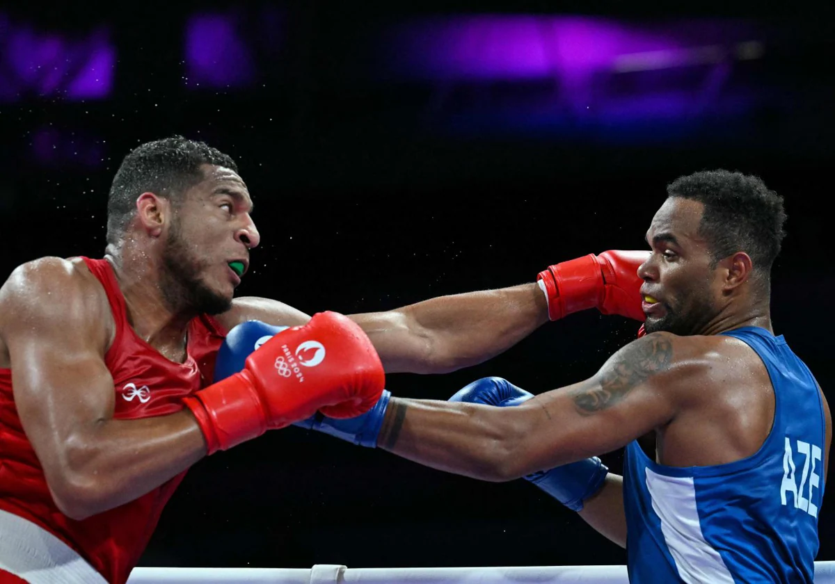 Enmanuel Reyes en su combate ante el azerí Loren Berto Alfonso