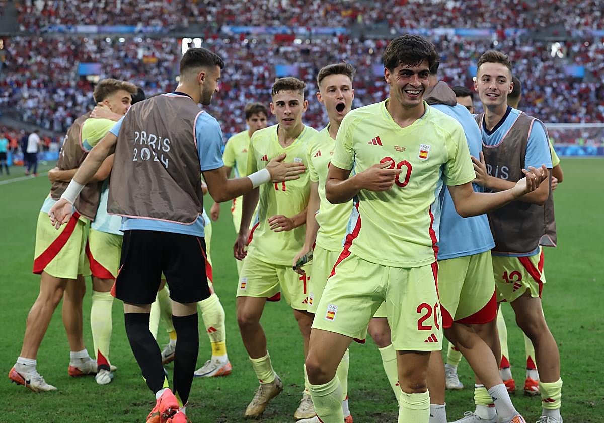 España celebra el gol d ela victoria ante Marruecos