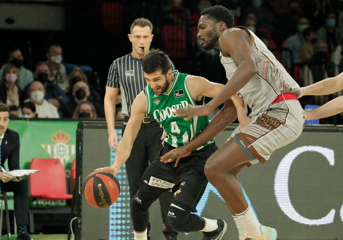 Cvetkovic, en un partido en ACB con el Betis Baloncesto contra el San Pablo Burgos