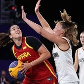 Baloncesto 3x3 La plata que comenzó con una canasta de espaldas