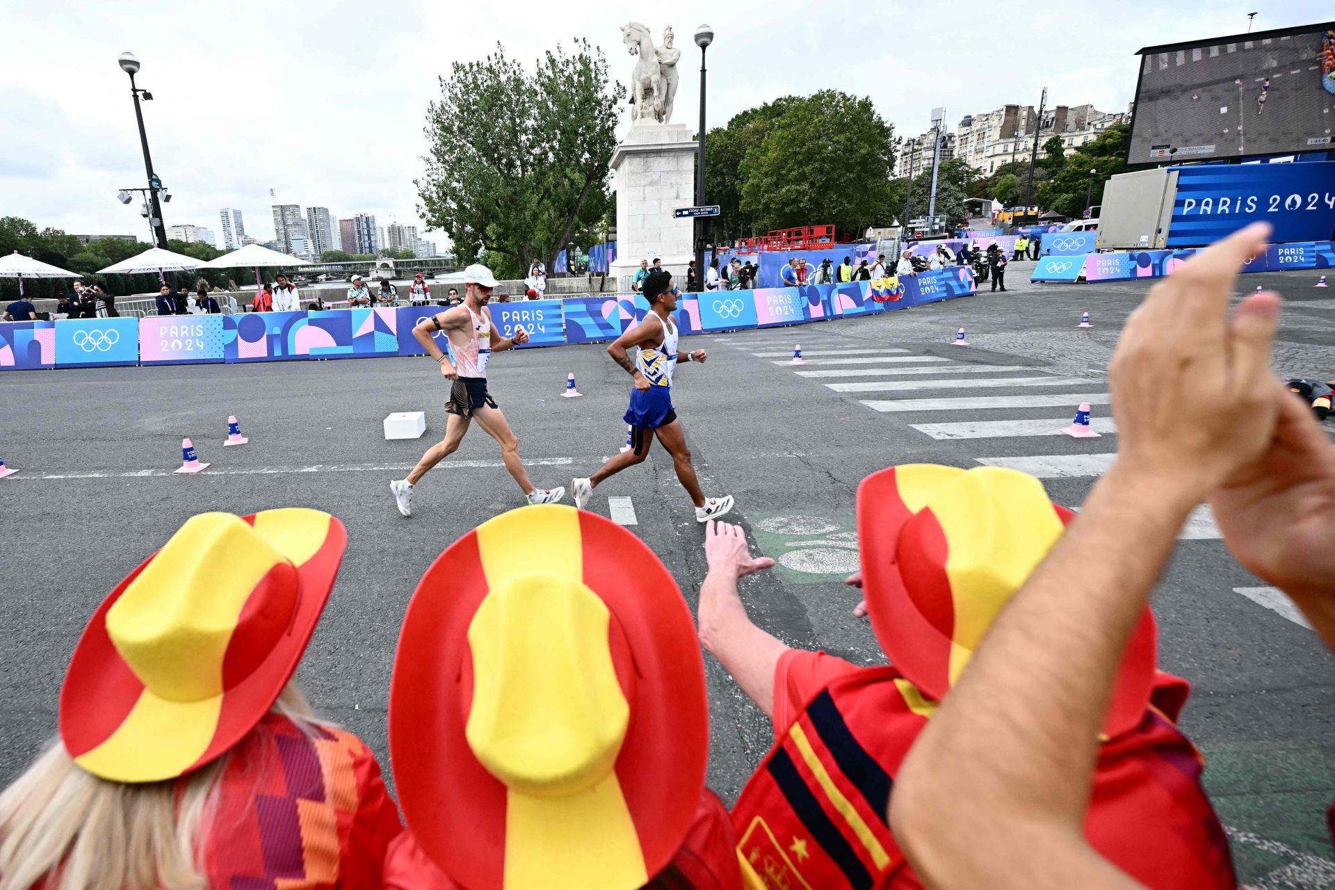 Álvaro Martín puso a España en cabeza durante el tercer relevo.