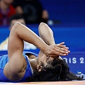 La angustia de Vinesh Phogat: descalificada de la final por pasarse 100 gramos del peso máximo