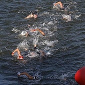 Van Rouwenda triunfa en un duro maratón acuático por un Sena revuelto