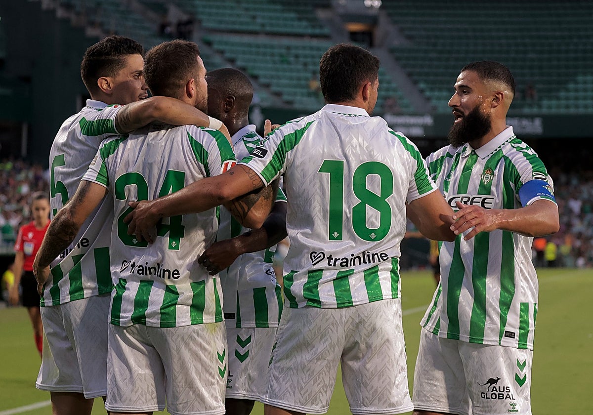 El Betis celebra uno de sus goles ante el Al-Ittihad en el partido de regreso en el Benito Villamarín
