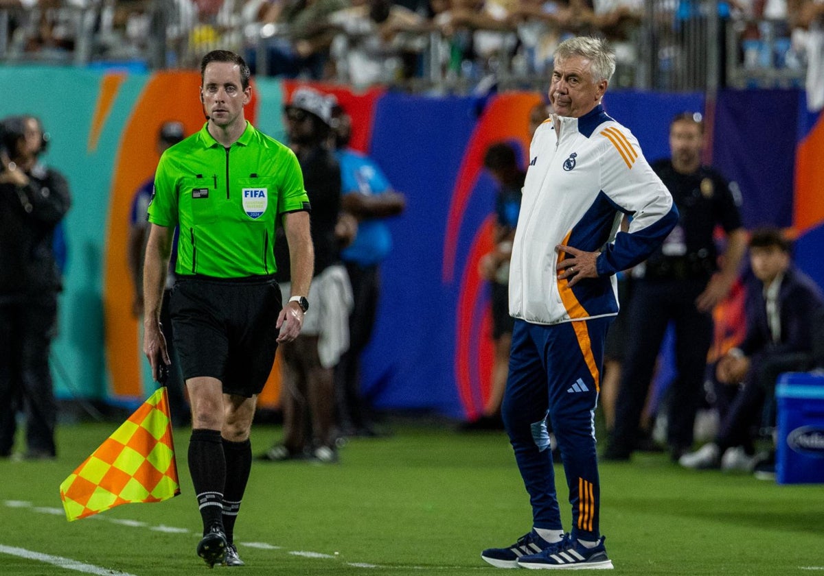 Ancelotti, durante el partido ante el Chelsea de esta pretemporada