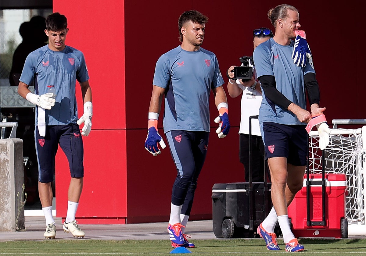 Alberto Flores, Álvaro Fernández y Nyland, en la ciudad deportiva