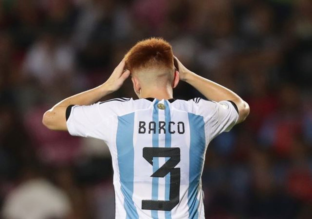 Valentín Barco jugando con la Selección de Argentina