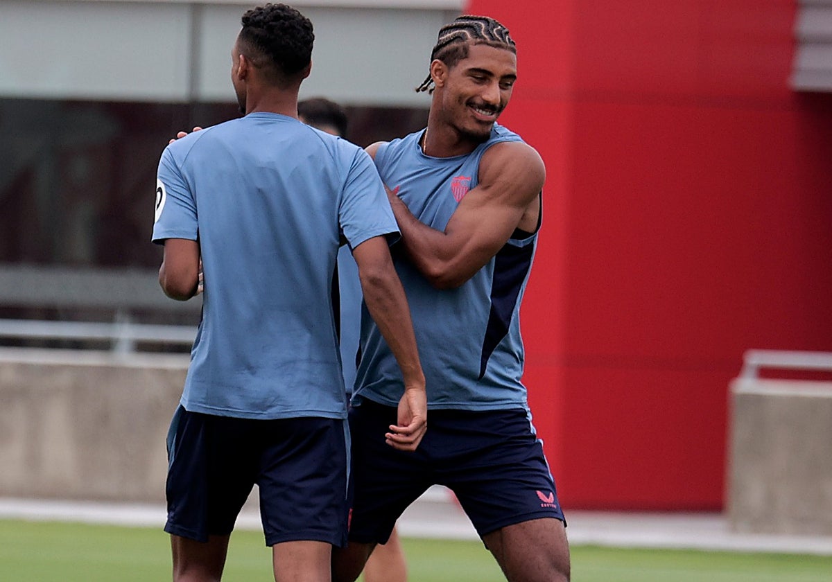 Loïc Badé, durante el entrenamiento de este jueves en la ciudad deportiva