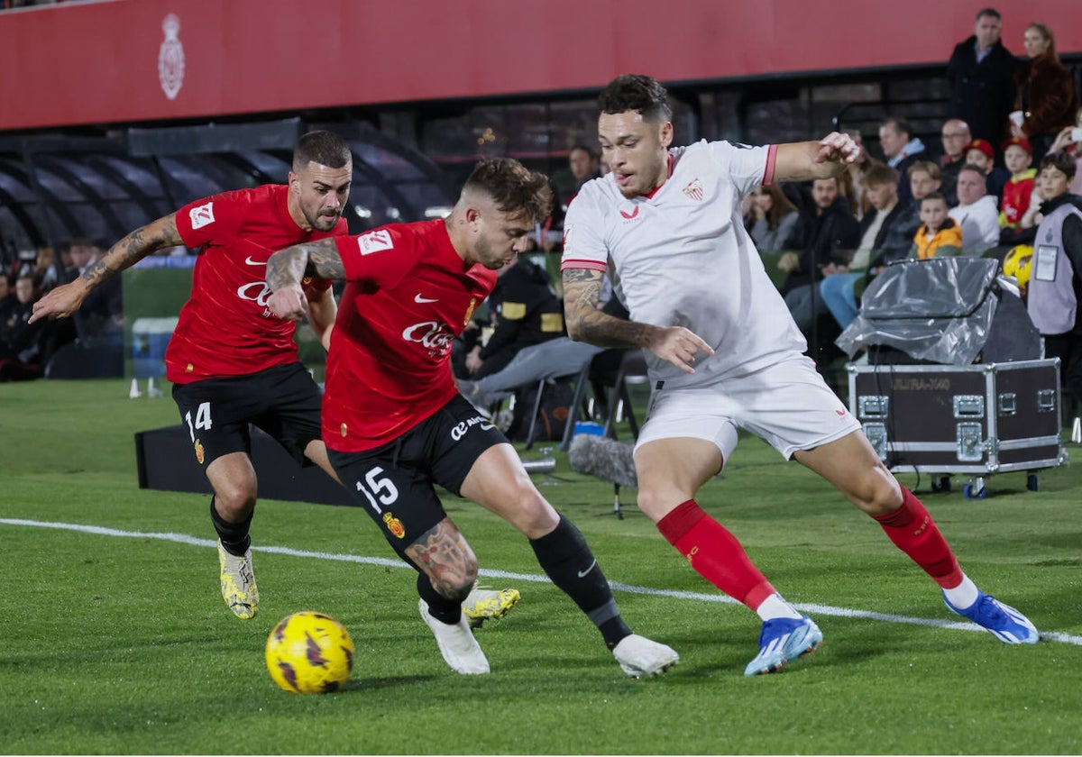 Ocampos, en un lance del juego del Mallorca - Sevilla de la pasada temporada