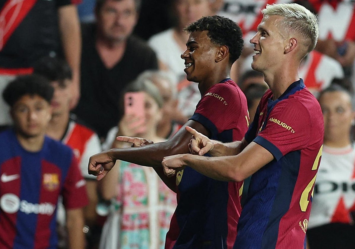 Yamal y Olmo celebran el segundo gol del Barcelona