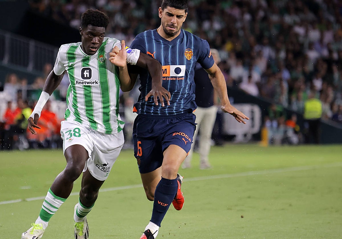 Assane Diao, en el encuentro ante el Valencia de la pasada temporada en el Villamarín