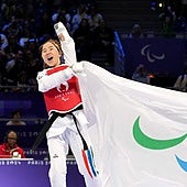 Perseguidos por los talibanes y víctimas de terrorismo: Los héroes sin patria encandilan a París