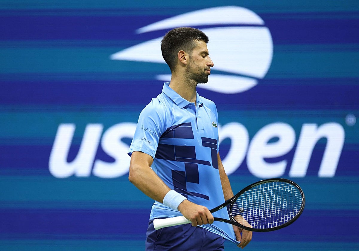 Djokovic se lamenta tras un error