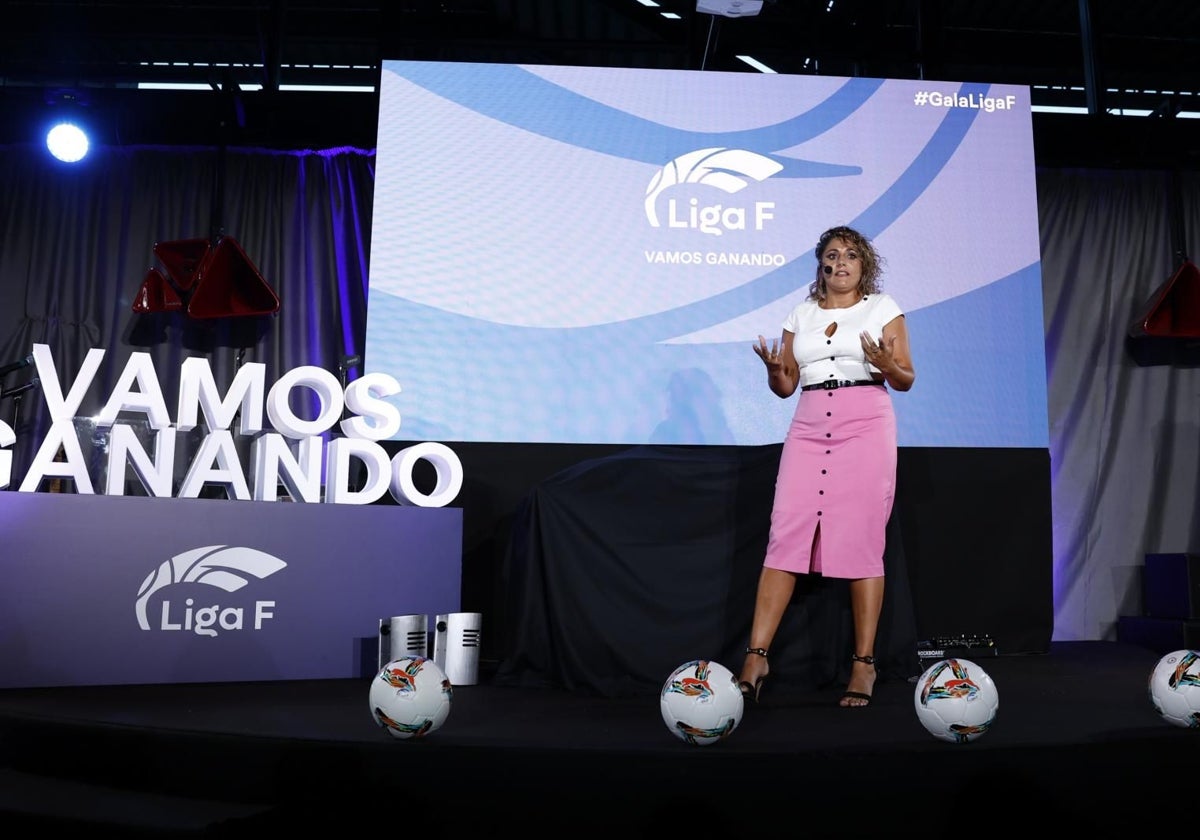 La presidenta de la LigaF, Beatriz Álvarez, en la gala de presentación