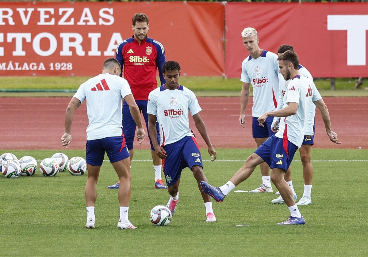 Los jugadores de la selección, en el último entrenamiento antes del partido