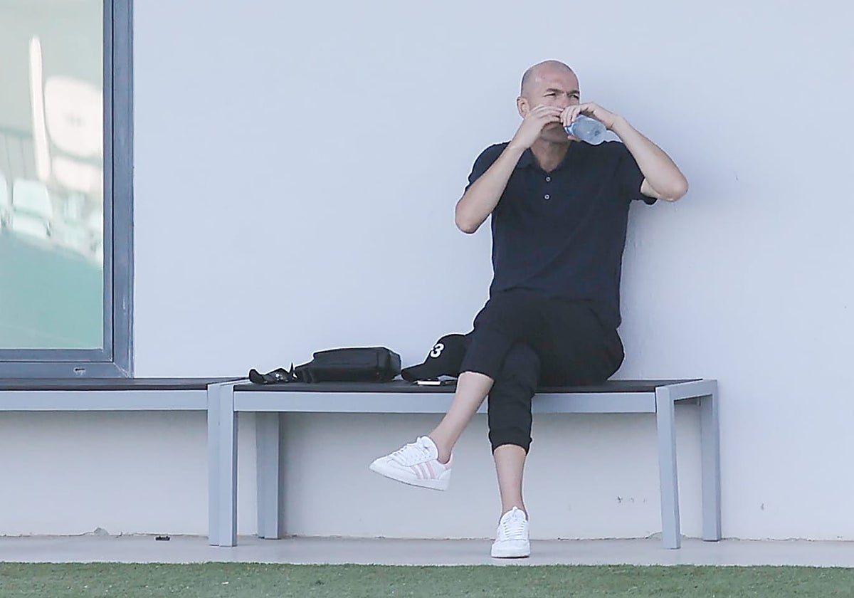 Zinedine Zidane, en el entrenamiento del Betis de este miércoles