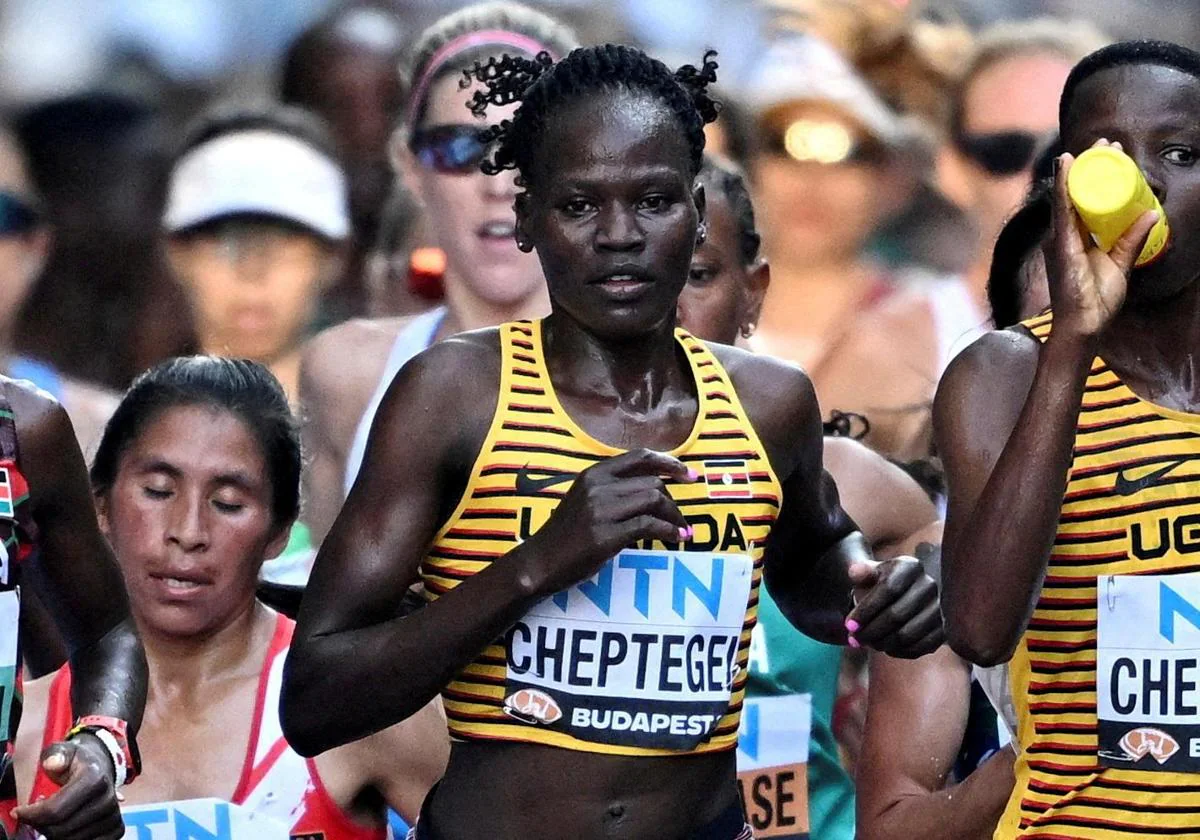 Rebecca Cheptegei durante una final del maratón femenino