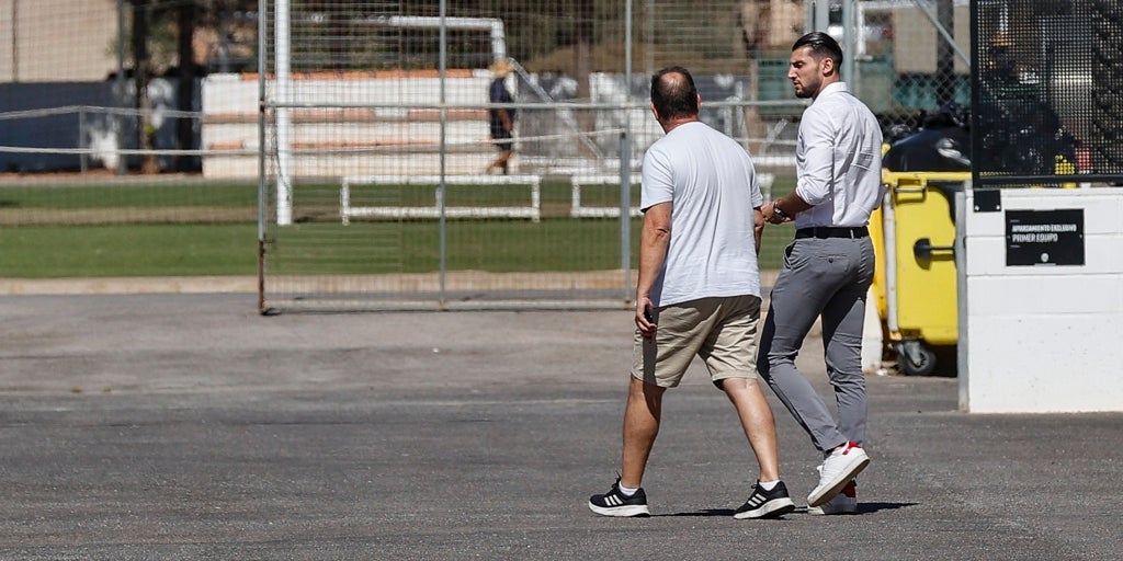 El Sevilla desapareció de Rafa Mir hasta julio