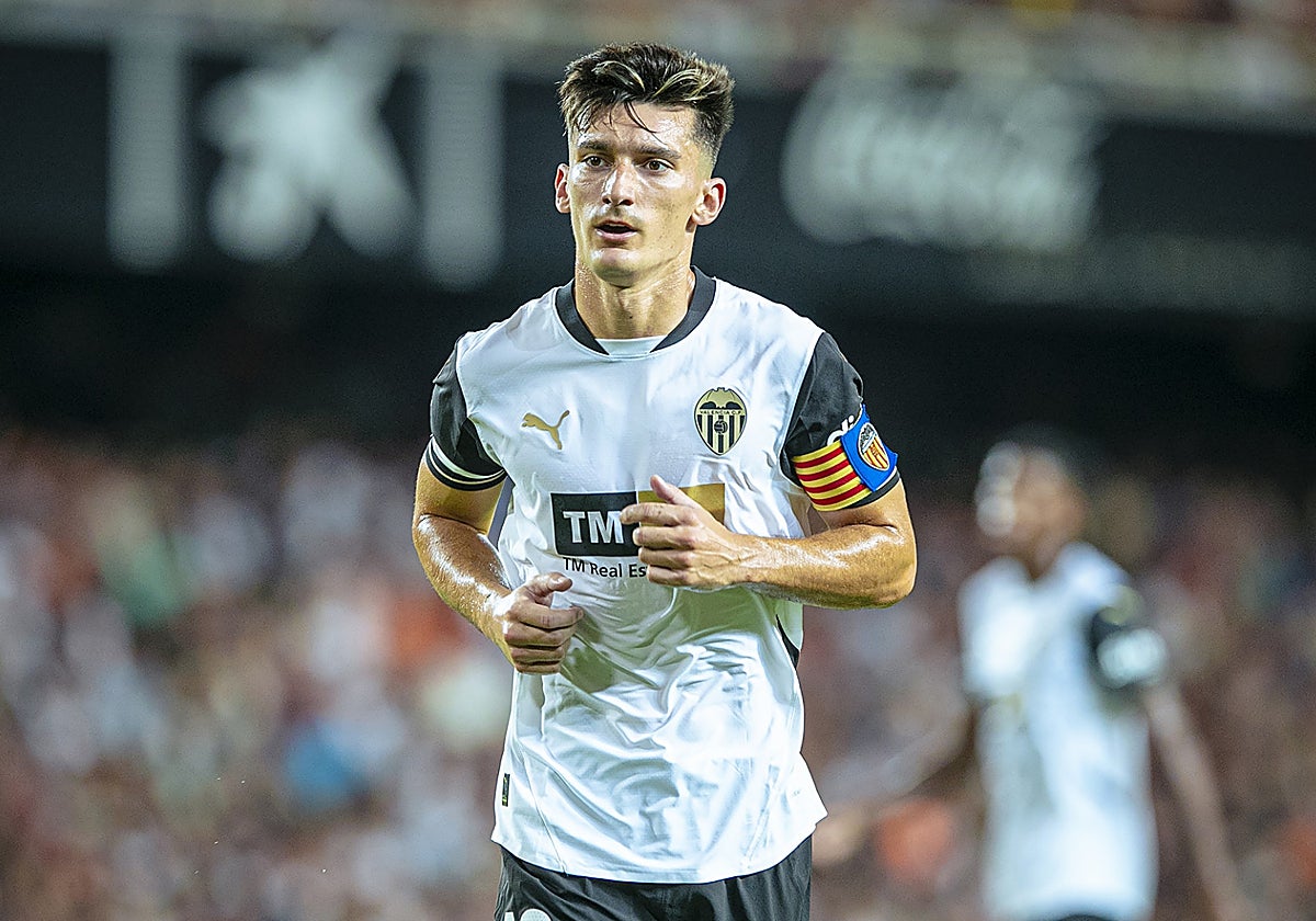 Pepelu, capitán del Valencia durante un encuentro de Liga