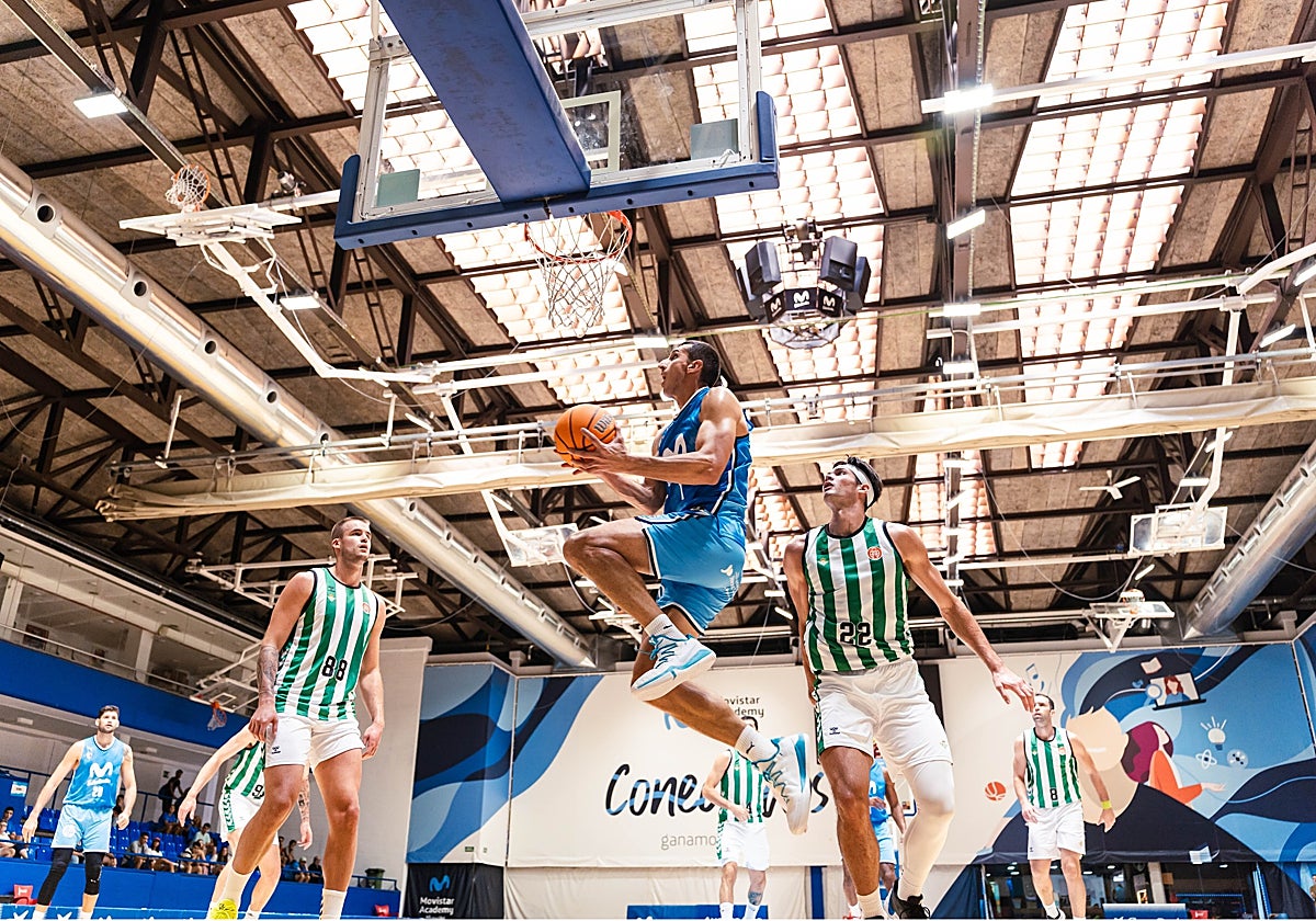 Una lance del juego del Movistar Estudiantes - Real Betis Baloncesto del pasado miércoles en Magariños