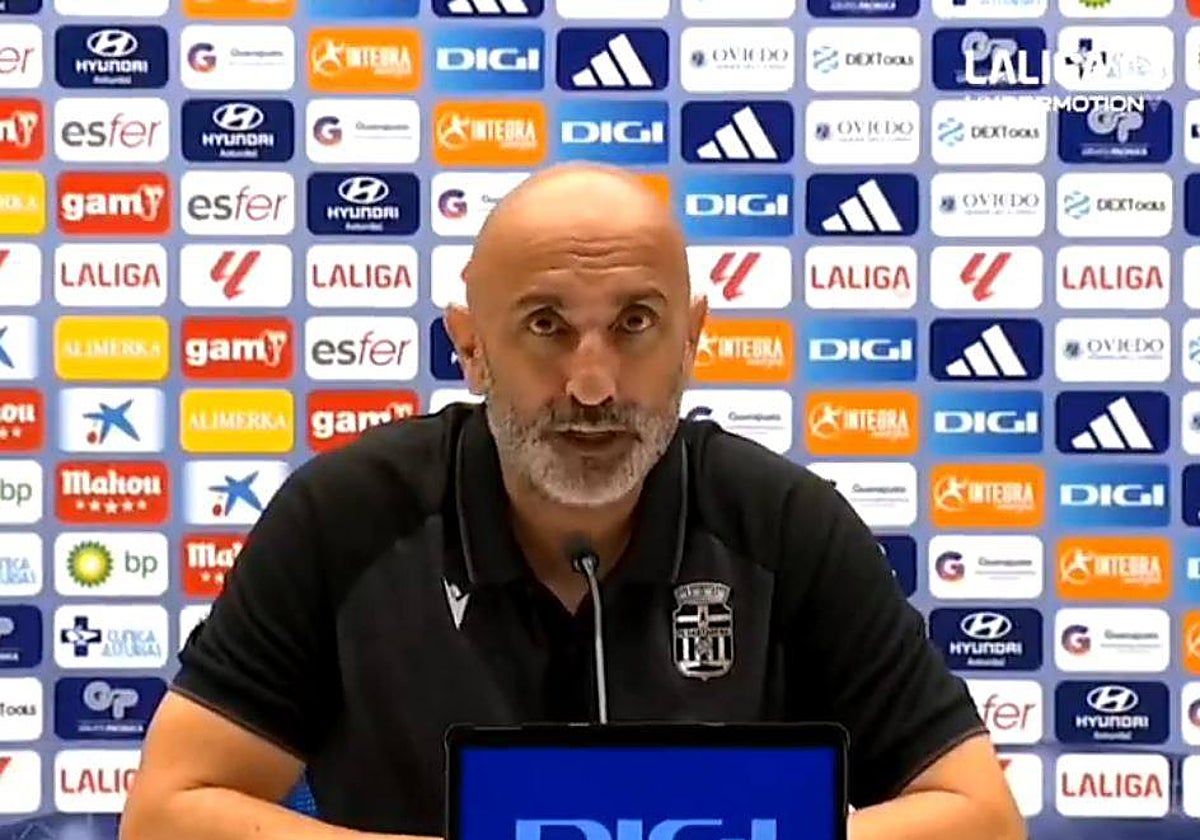 Abelardo Fernández, durante la rueda de prensa posterior al Oviedo-Cartagena