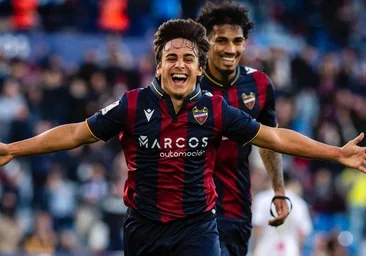 Carlos Álvarez, el talento de 21 años con el que el Levante se frota las manos... y el Sevilla