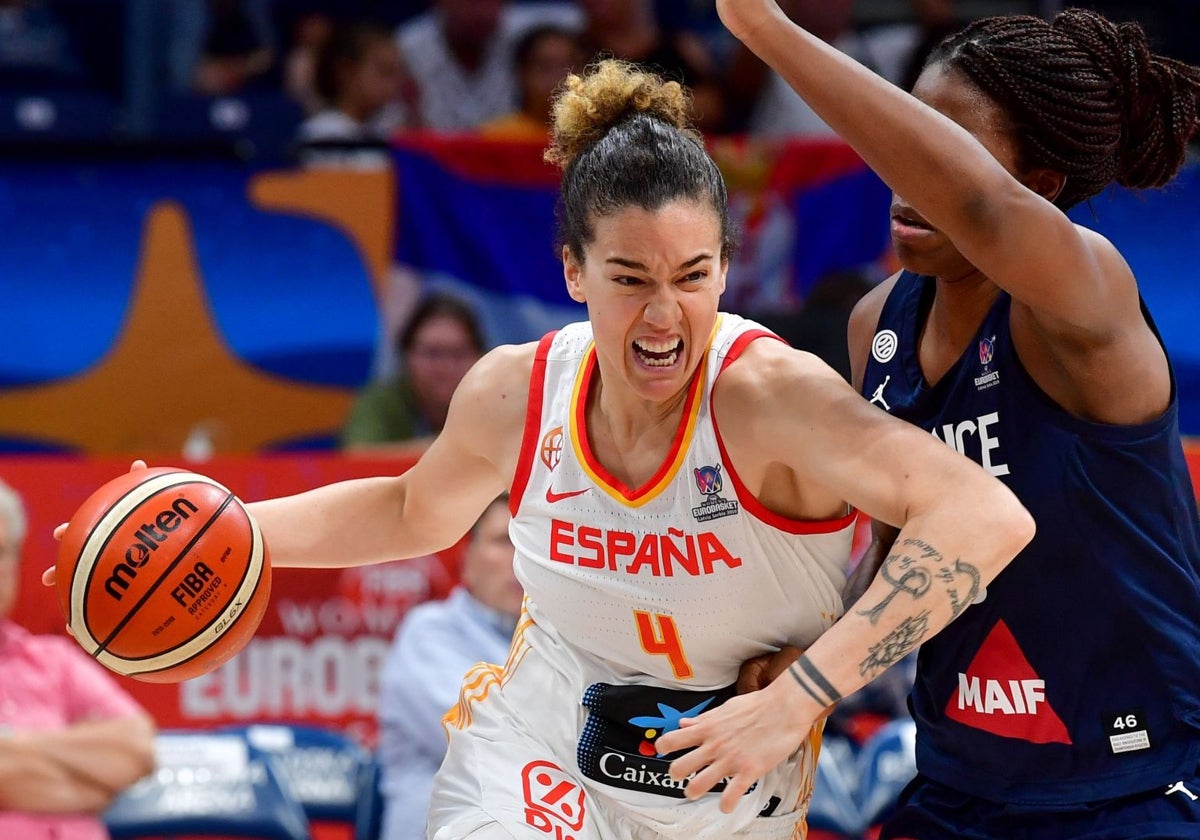 Laura Nicholls, con la selección española de baloncesto