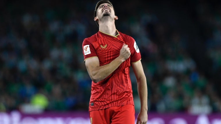 Kike Salas celebra su gol en el Benito Villamarín