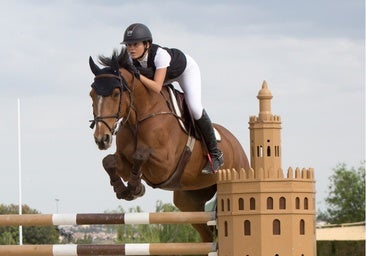 La amazona Leticia Riva brilla en la jornada inaugural del CSN4* de Pineda