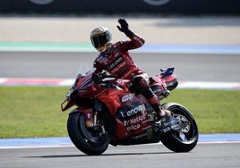 Bagnaia, intratable: también gana la carrera al esprint y se acerca a Martín en el Mundial