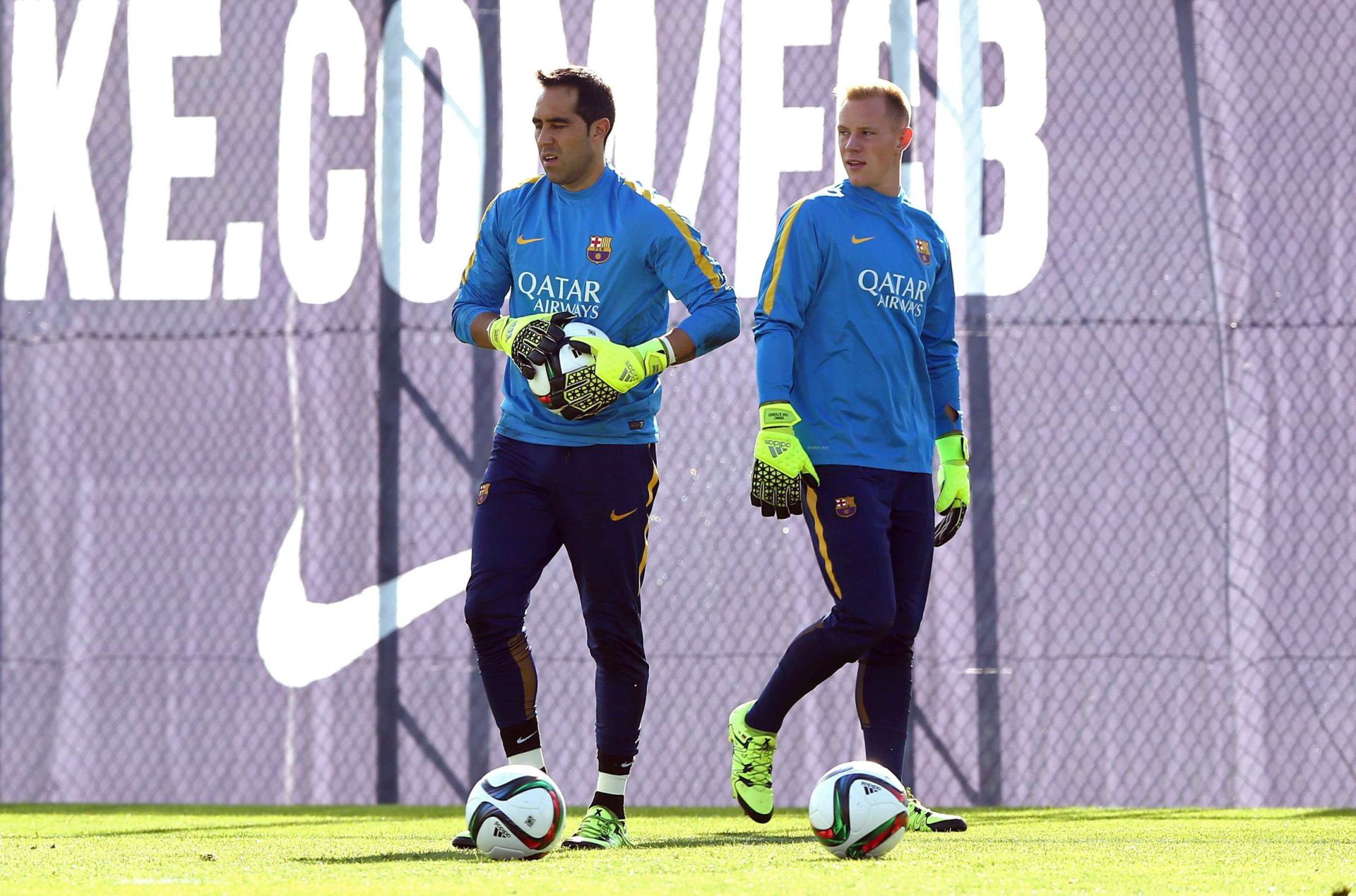 Claudio Bravo y Ter Stegen, en un entrenamiento con el Barcelona en 2015