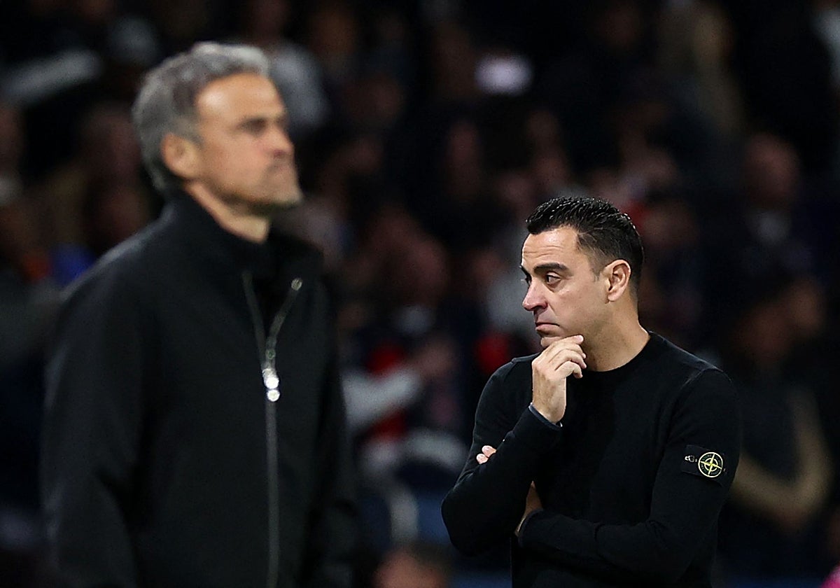 Luis Enrique y Xavi, durante el PSG-Barça de cuartos de Champions de la pasada temporada
