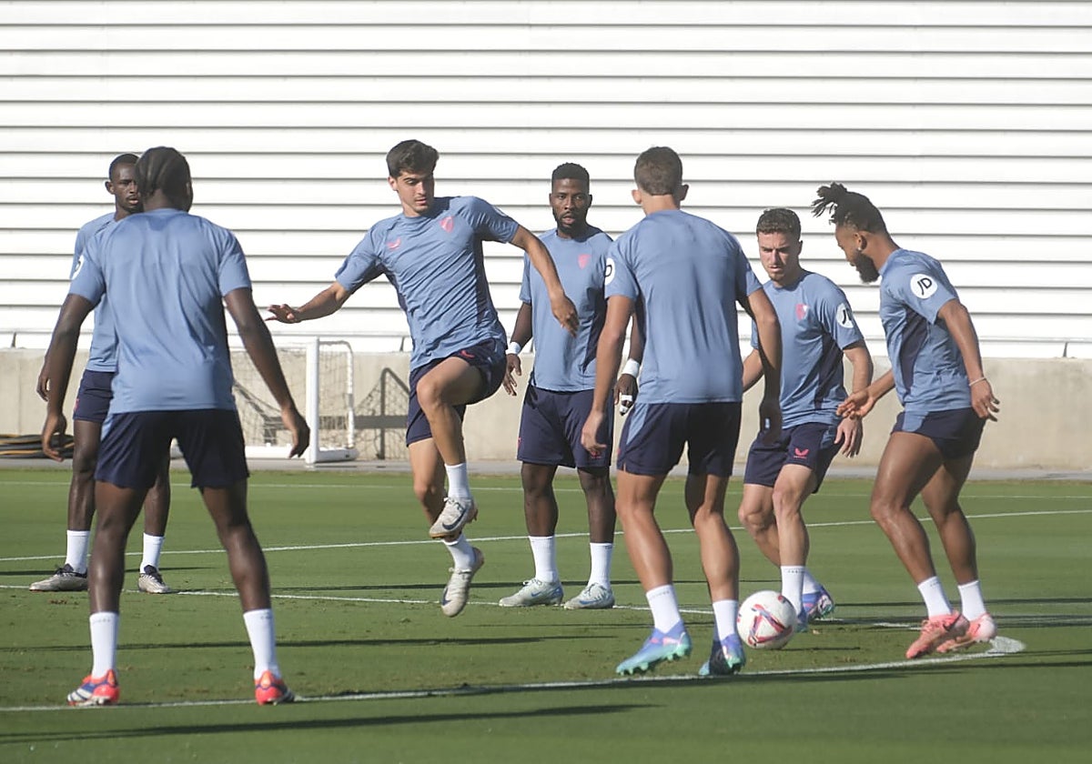 Ejuke, Pedrosa, Iheanacho y Juanlu, durante el entrenamiento del sábado