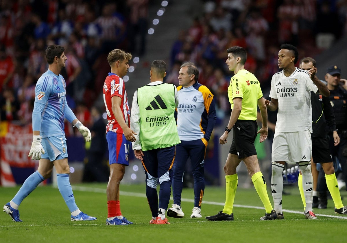 Busquets Ferrer manda a los equipos a vestuarios
