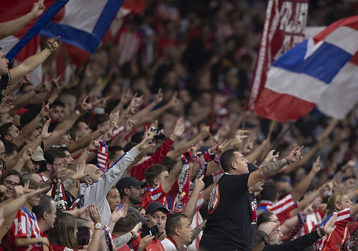 Hinchas del Frente Atlético, el domingo durante el derbi