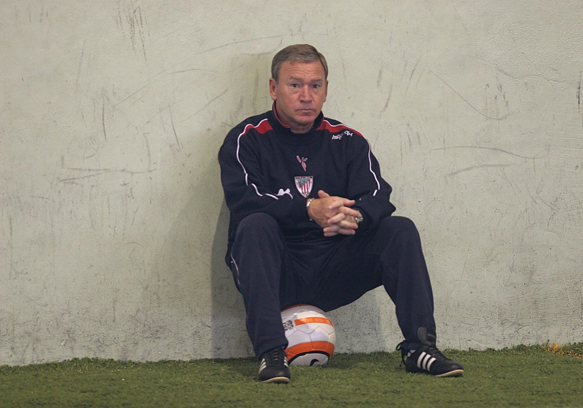 Javier Clemente, durante un entrenamiento con el Athletic