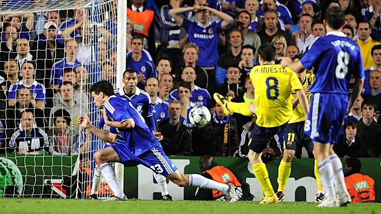 Las cinco imágenes más icónicas de la carrera de Andrés Iniesta