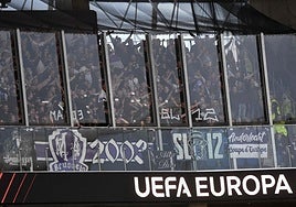 Imagen del sector de la grada donde estaban los hinchas del Anderlecht