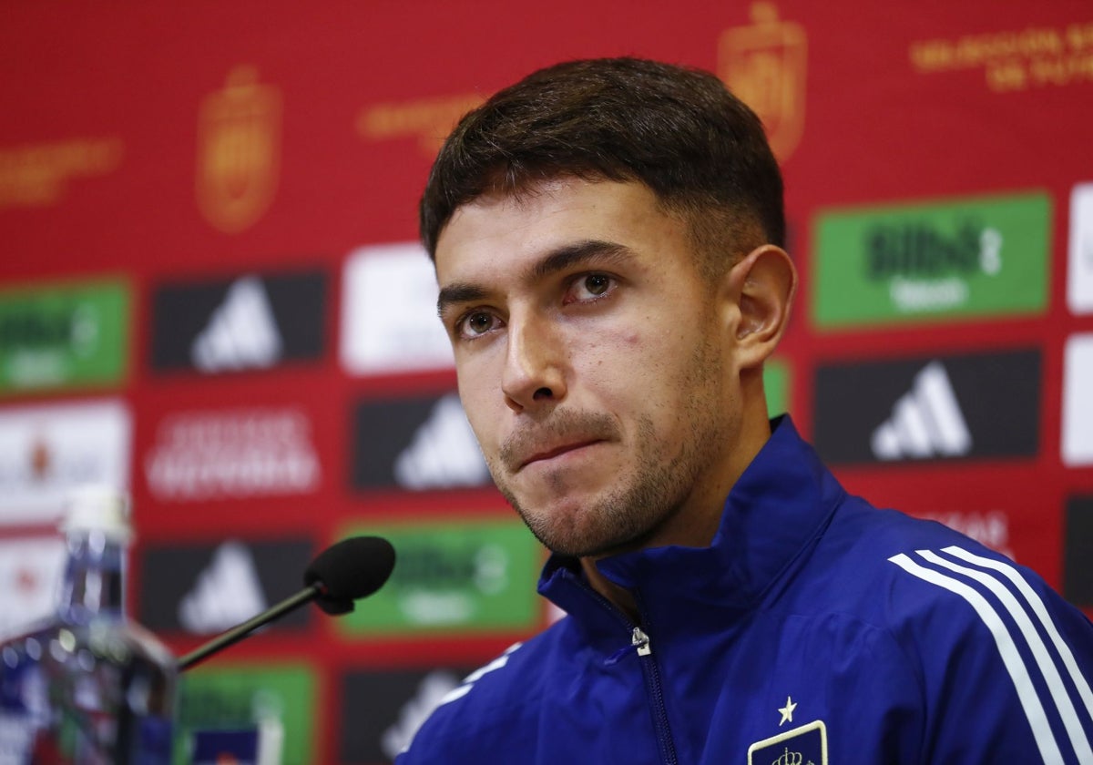 Zubimendi, en rueda de prensa con la selección