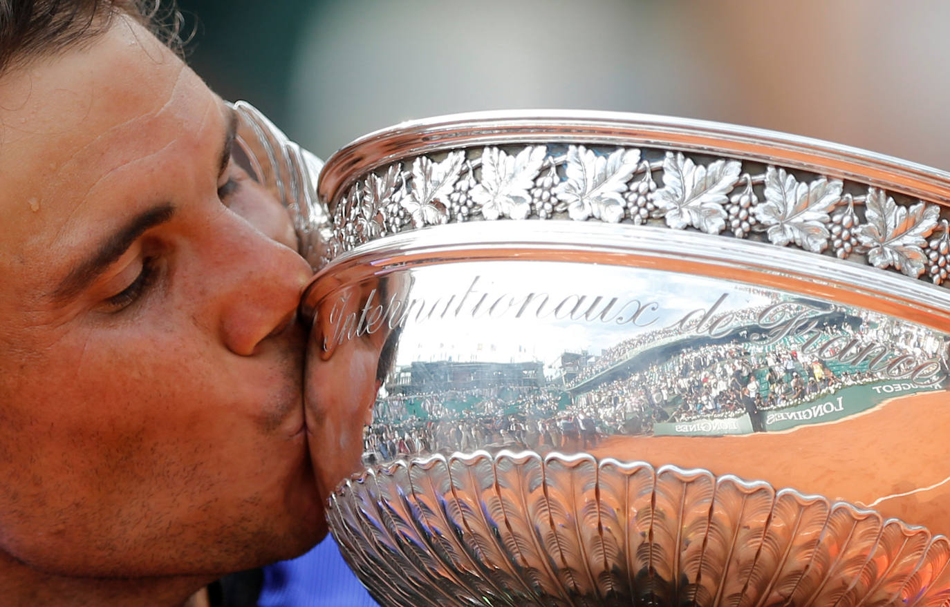 2017 - Tras dos años sin títulos por una lesión, Nadal conquistó su décimo trofeo en París 